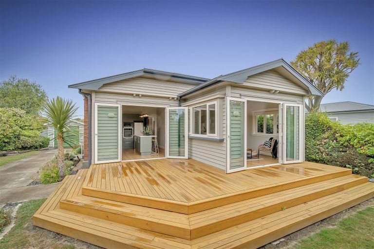Photo of property in 166 Weston Road, St Albans, Christchurch, 8052