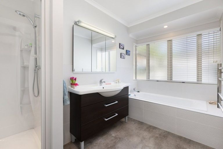 Photo of property in 30 Buckingham Place, Bethlehem, Tauranga, 3110