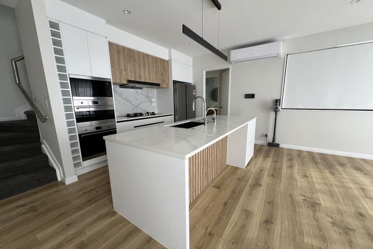 Photo of property in 14a September Place, Forrest Hill, Auckland, 0620