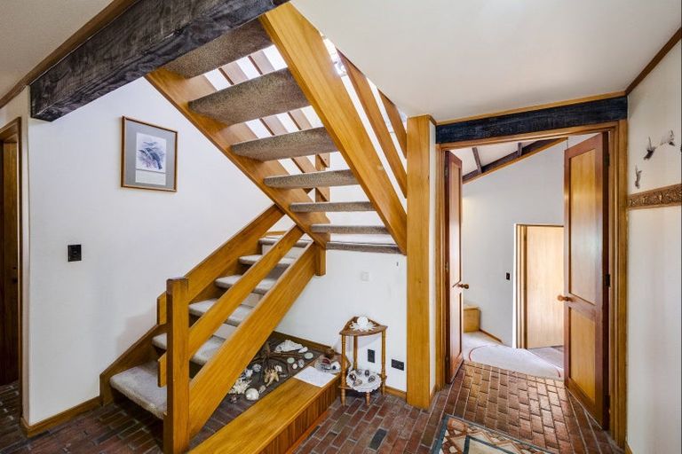 Photo of property in 34 Roslyn Road, Bluff Hill, Napier, 4110