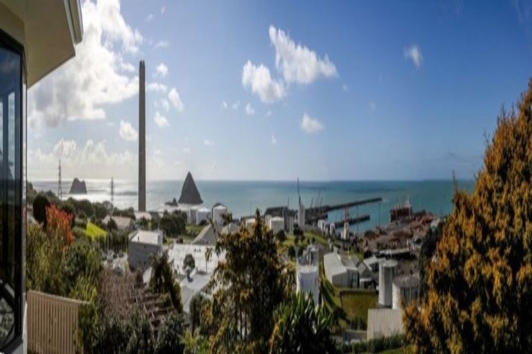 Photo of property in 27 Findlay Street, Moturoa, New Plymouth, 4310