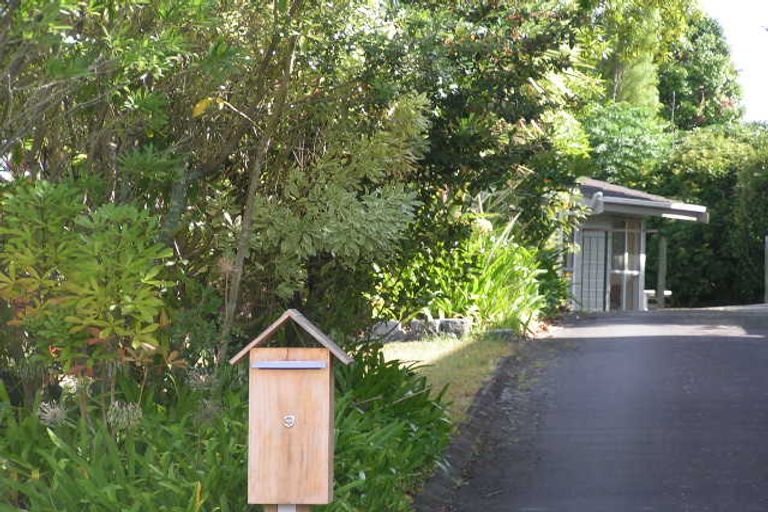 Photo of property in 9 Trevone Place, Forrest Hill, Auckland, 0620