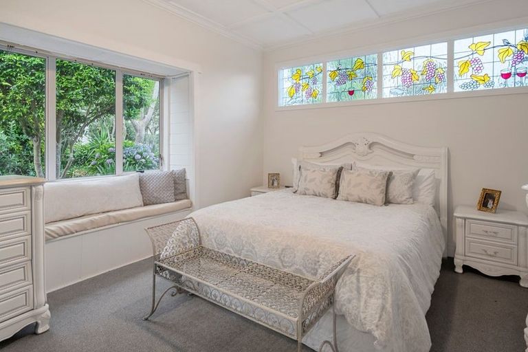 Photo of property in 723 Waitakere Road, Kumeu, 0891