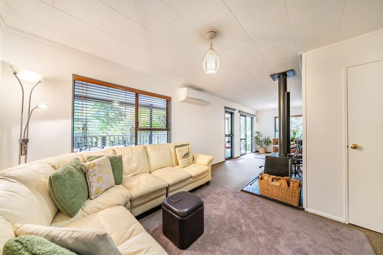 Photo of property in 32 Elmslie Road, Pinehaven, Upper Hutt, 5019