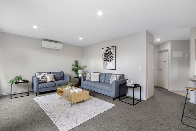 Photo of property in 2 Woodfield Lane, Redwood, Christchurch, 8051