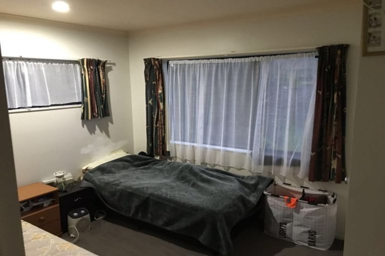 Photo of property in 51 De Havilland Drive, Goodwood Heights, Auckland, 2105