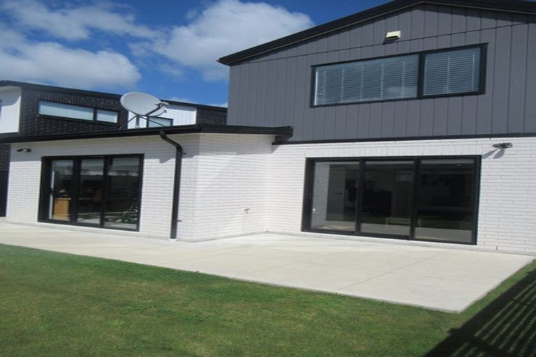 Photo of property in 1 Desert Gold Lane, Wallaceville, Upper Hutt, 5018