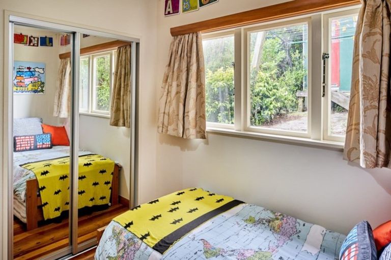 Photo of property in 11 View Road, Titahi Bay, Porirua, 5022