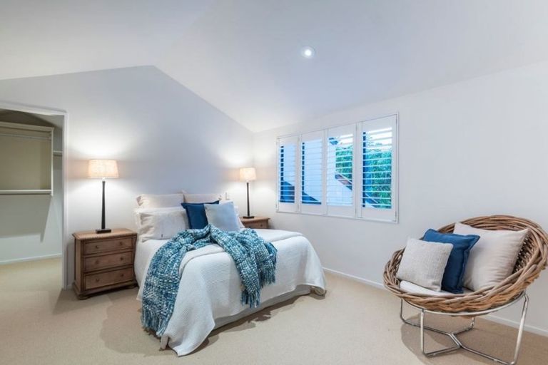 Photo of property in 7/8 Tobago Place, Sunnynook, Auckland, 0620