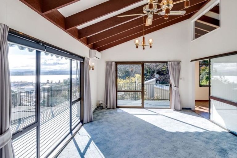 Photo of property in 27 Burns Road, Hospital Hill, Napier, 4110