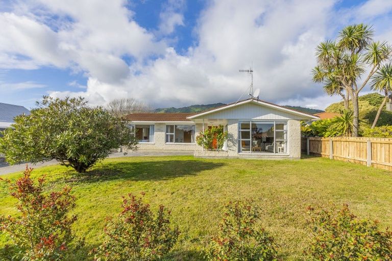 Photo of property in 11 Matai Street, Waikanae, 5036