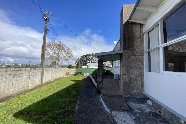 Photo of property in 1/40c West Coast Road, Glen Eden, Auckland, 0602