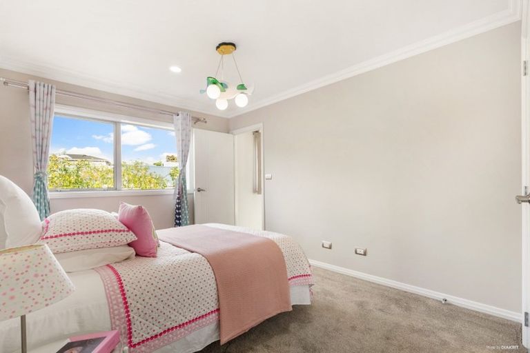 Photo of property in 436 East Coast Road, Windsor Park, Auckland, 0630