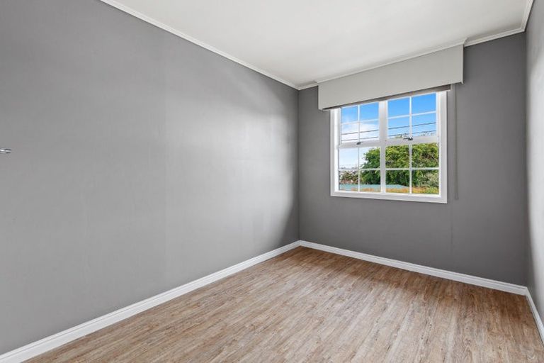 Photo of property in 12 Webb Place, Forrest Hill, Auckland, 0620