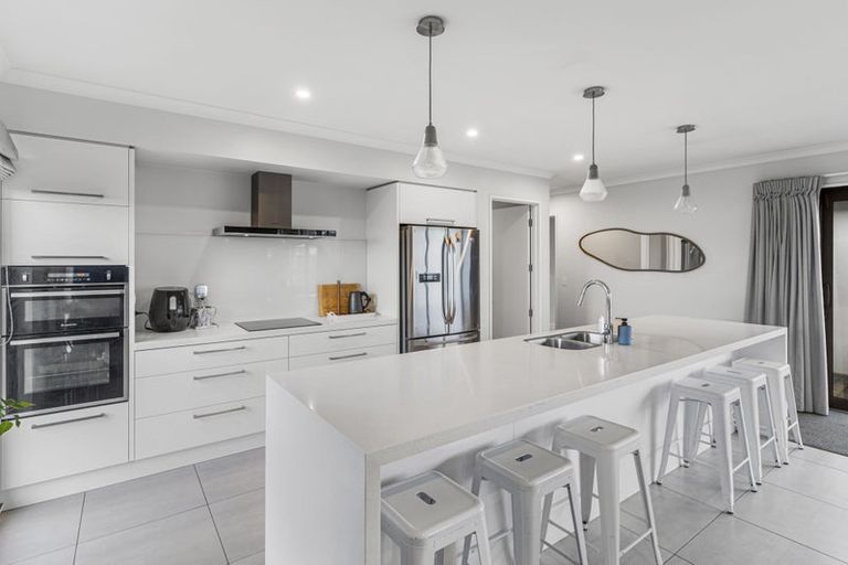 Photo of property in 129 Aviemore Drive, Highland Park, Auckland, 2010