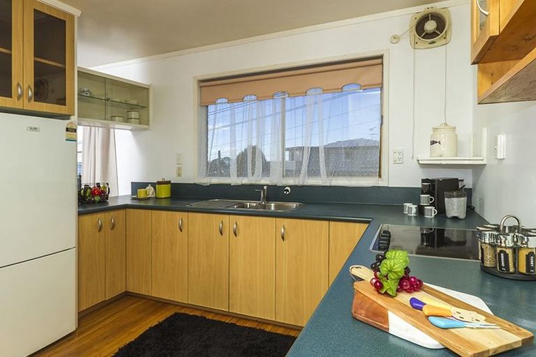 Photo of property in 2/47 Braemar Road, Rothesay Bay, Auckland, 0630