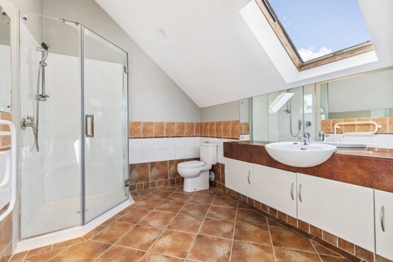 Photo of property in 2 Roseville Road, Gulf Harbour, Whangaparaoa, 0930