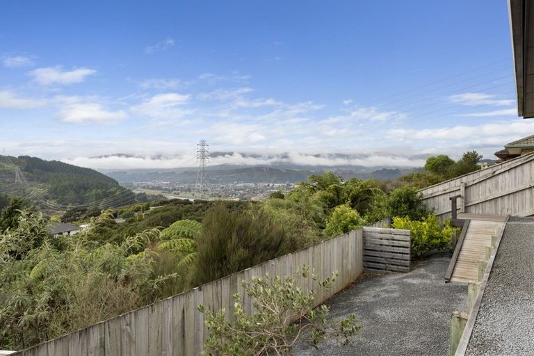 Photo of property in 15 Percy Kinsman Crescent, Riverstone Terraces, Upper Hutt, 5018