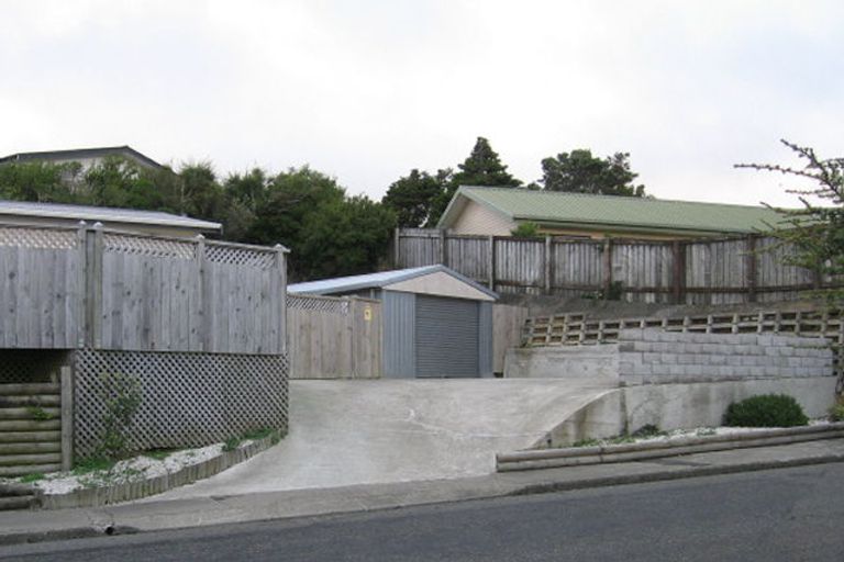 Photo of property in 28 Carluke Street, Paparangi, Wellington, 6037