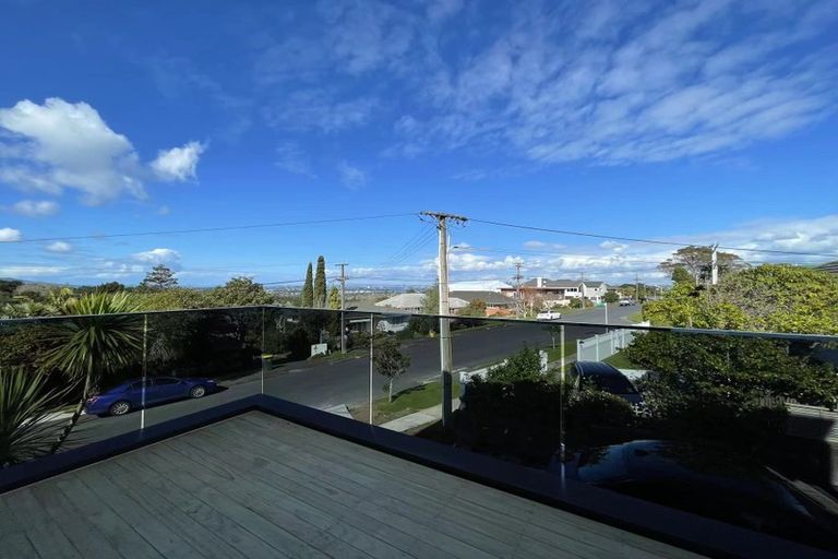 Photo of property in 1a Tui Glen Road, Birkenhead, Auckland, 0626