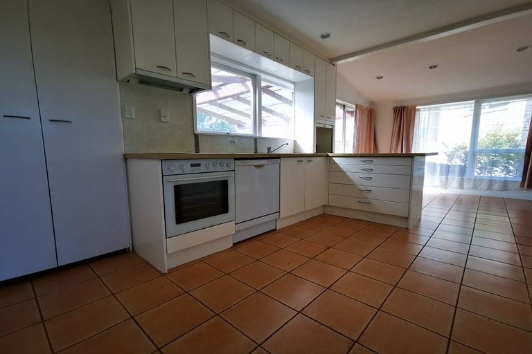 Photo of property in 6 Northwick Place, Hillcrest, Auckland, 0627