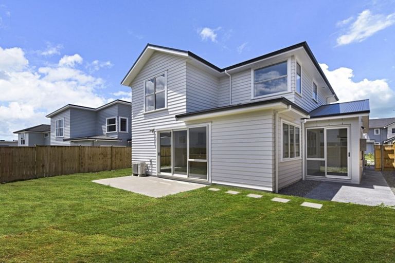 Photo of property in 18 Couldrey Crescent, Red Beach, 0932