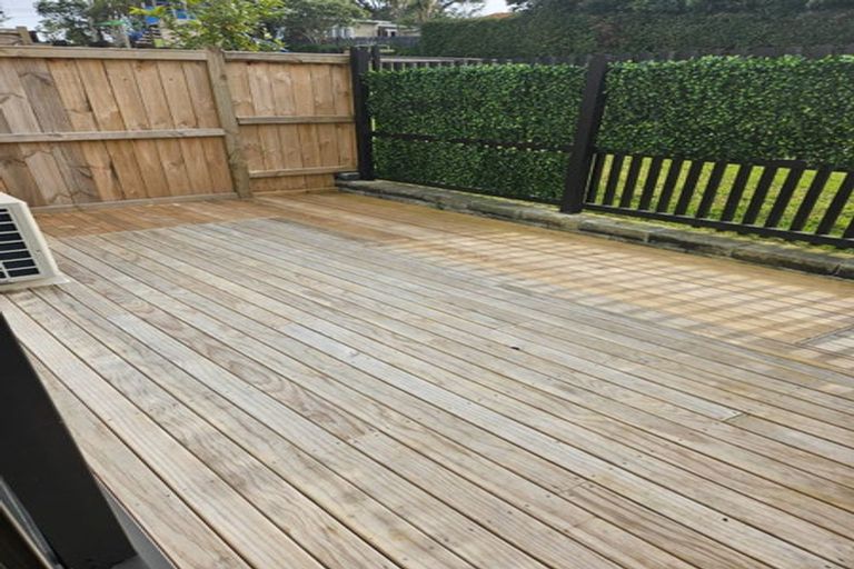 Photo of property in 5/30a Tirimoana Road, Te Atatu South, Auckland, 0602