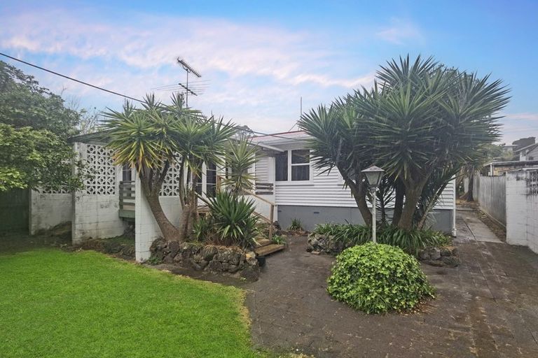 Photo of property in 31 Lowtherhurst Road, Massey, Auckland, 0614