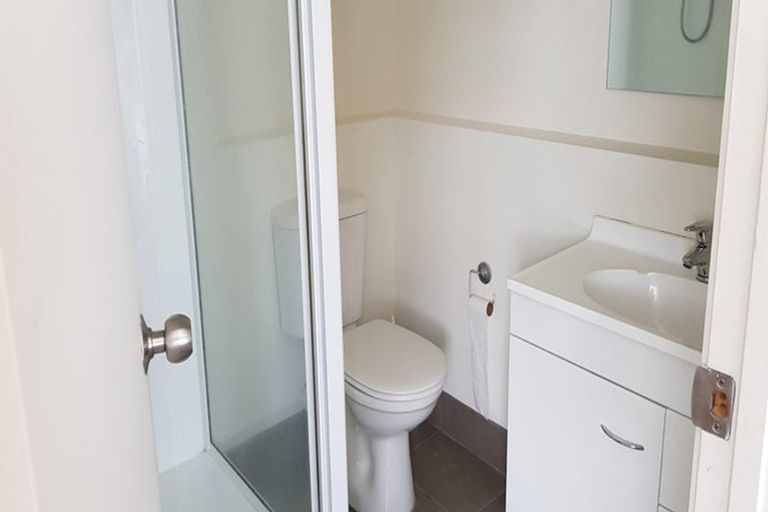 Photo of property in 8d Schnapper Rock Road, Schnapper Rock, Auckland, 0632