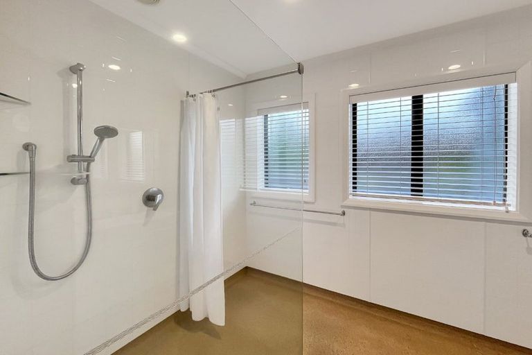 Photo of property in 5 Chertsey Court, Roslyn, Palmerston North, 4414