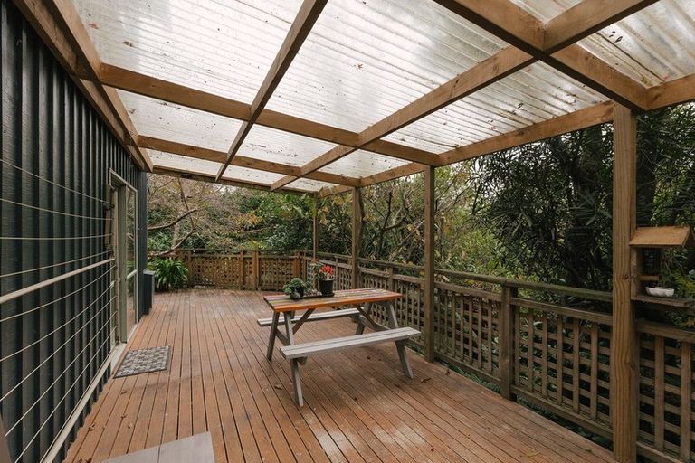 Photo of property in 8a Williams Terrace, Fitzherbert, Palmerston North, 4410
