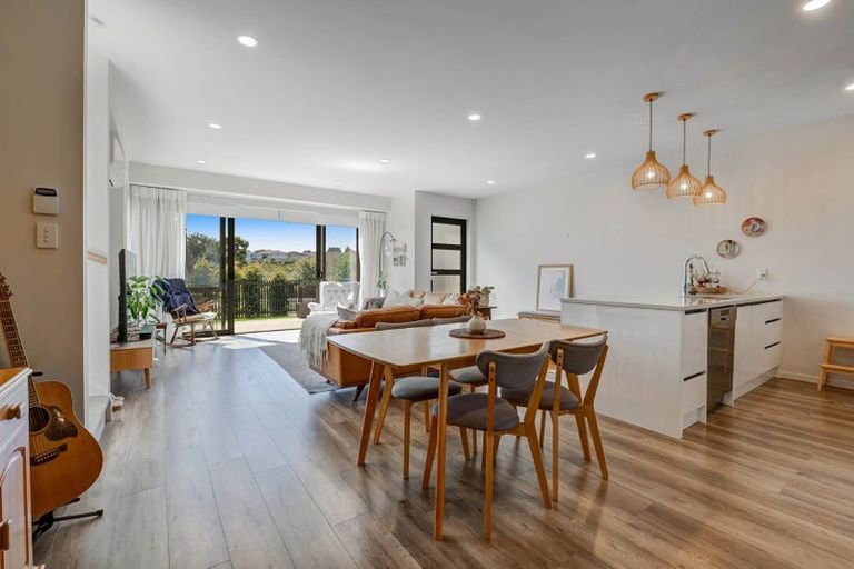 Photo of property in 14 Arran Point Parade, Orewa, 0931