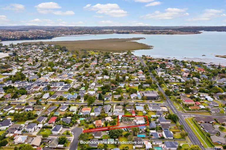 Photo of property in 31 London Street, Te Atatu Peninsula, Auckland, 0610