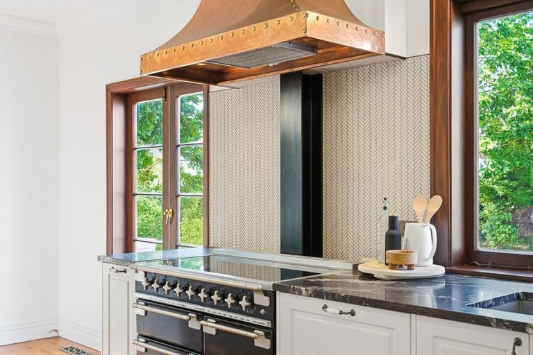 Photo of property in 4 Kent Road, Saint Johns Hill, Whanganui, 4501