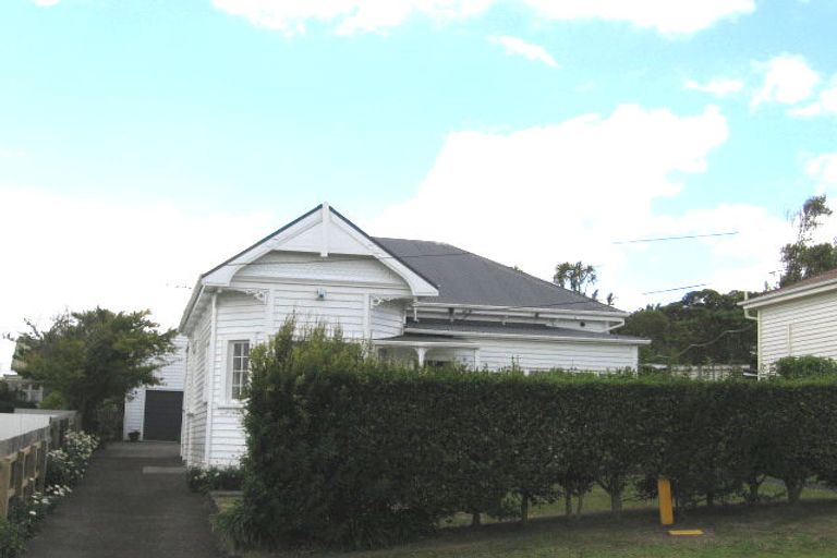 Photo of property in 17 Rugby Road, Birkenhead, Auckland, 0626