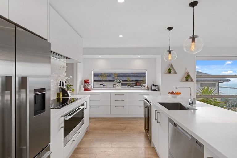 Photo of property in 12 Parkridge Place, Mount Pleasant, Christchurch, 8081