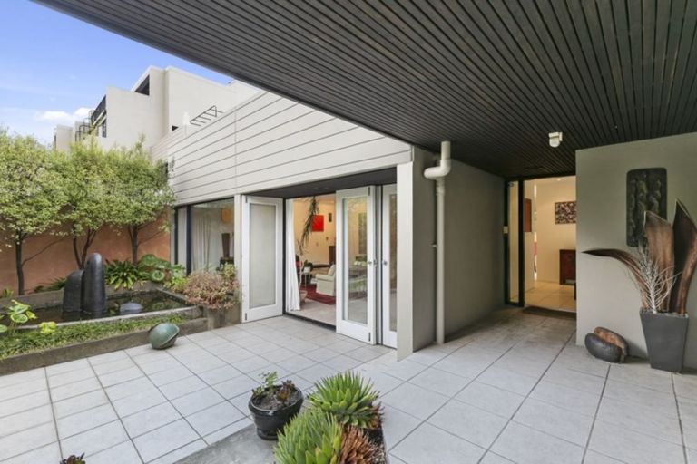 Photo of property in Highwic, 1/32 Hobson Street, Thorndon, Wellington, 6011