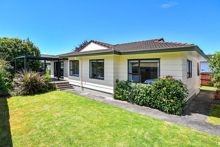 Photo of property in 15 Oakmont Place, Wattle Downs, Auckland, 2103