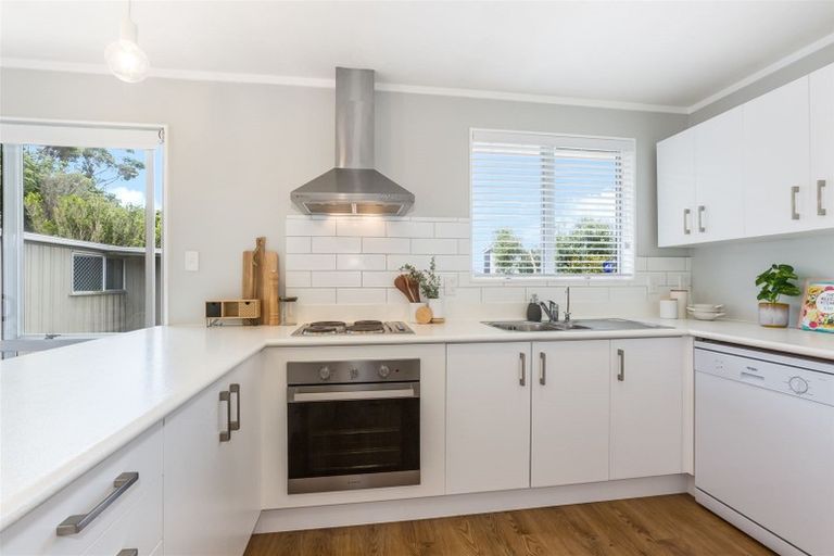 Photo of property in 41 Cleat Street, Whitby, Porirua, 5024