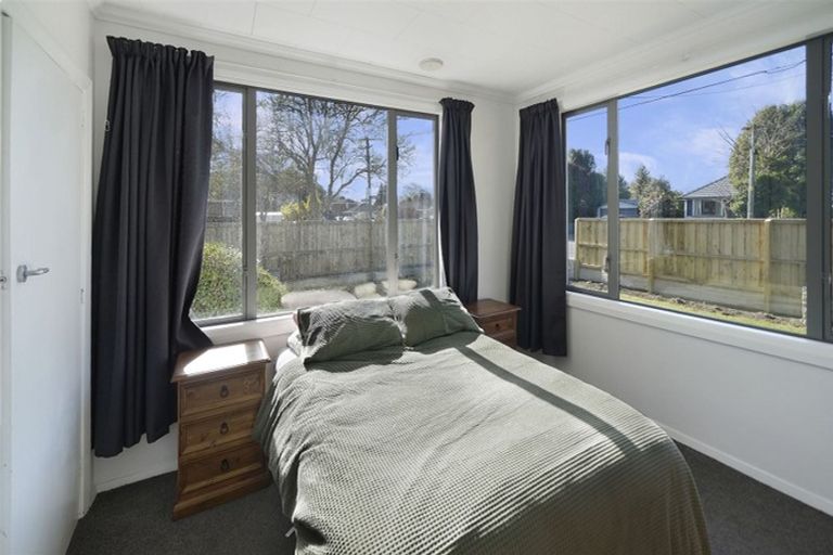 Photo of property in 33 Croziers Road, St Albans, Christchurch, 8052