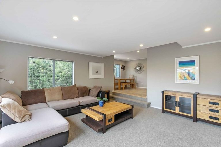 Photo of property in 2/19 Pemberton Avenue, Bayview, Auckland, 0629