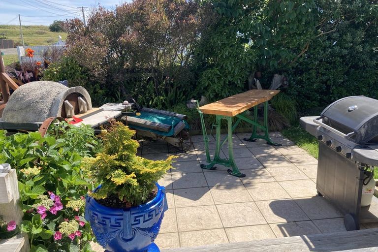 Photo of property in 1 Huia Street, Foxton Beach, Foxton, 4815