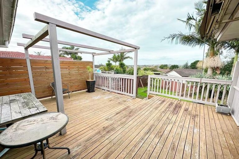 Photo of property in 5 Glenmore Road, Sunnyhills, Auckland, 2010