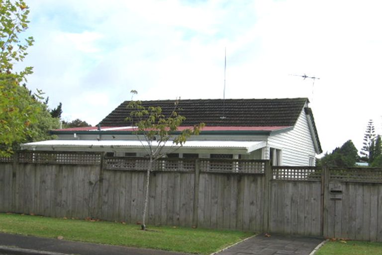 Photo of property in 13 Claverdon Drive, Massey, Auckland, 0614