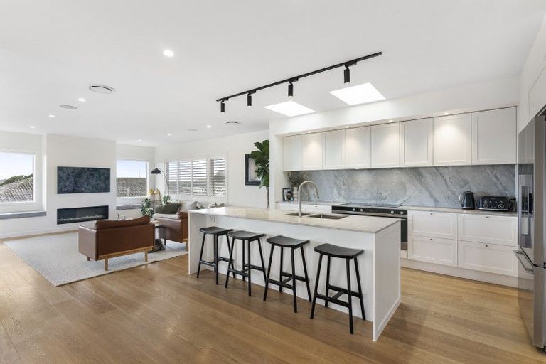 Photo of property in 87 Sylvan Avenue, Northcote, Auckland, 0627