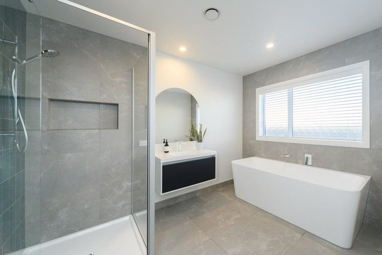 Photo of property in 10 Sardinia Grove, Fitzherbert, Palmerston North, 4410