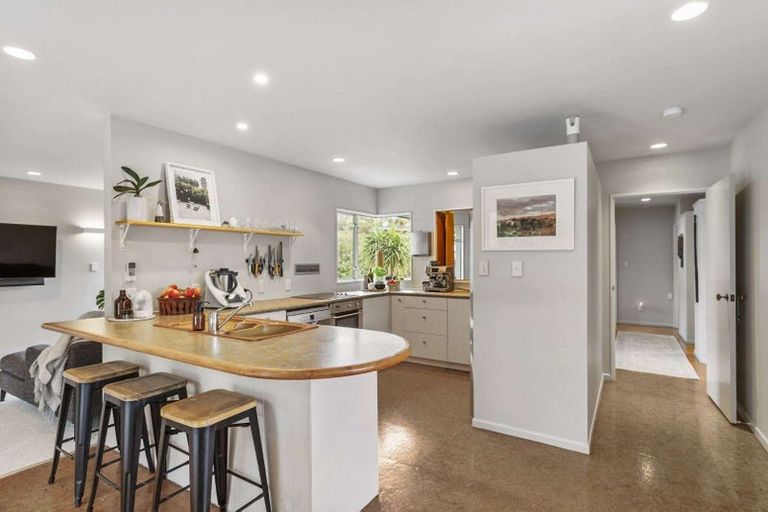 Photo of property in 2/19 Kenmure Avenue, Forrest Hill, Auckland, 0620