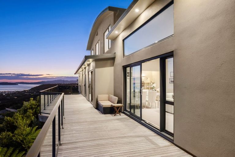 Photo of property in 30 Arahiwi Grove, Tirohanga, Lower Hutt, 5010