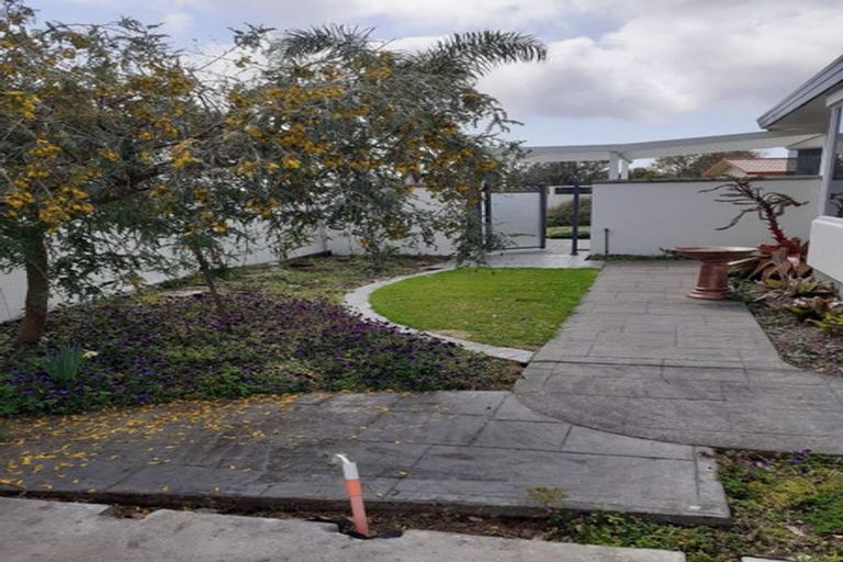 Photo of property in 12 Shelter Grove, Frankleigh Park, New Plymouth, 4310