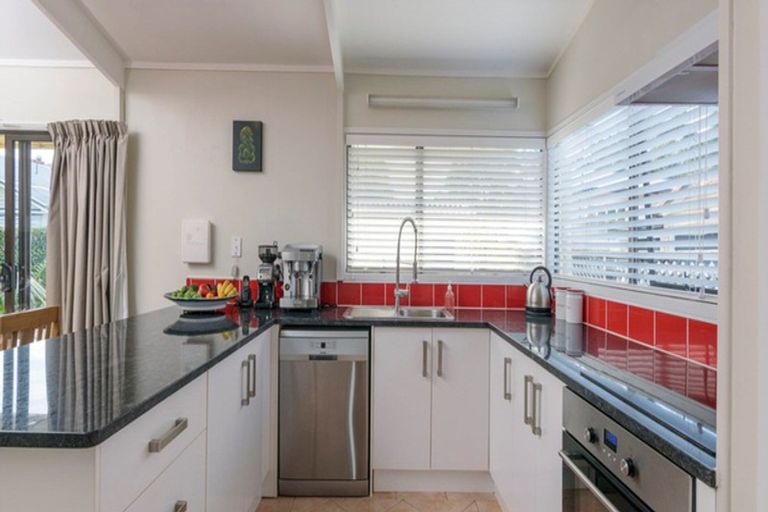 Photo of property in 18a Alberta Street, Point Chevalier, Auckland, 1022
